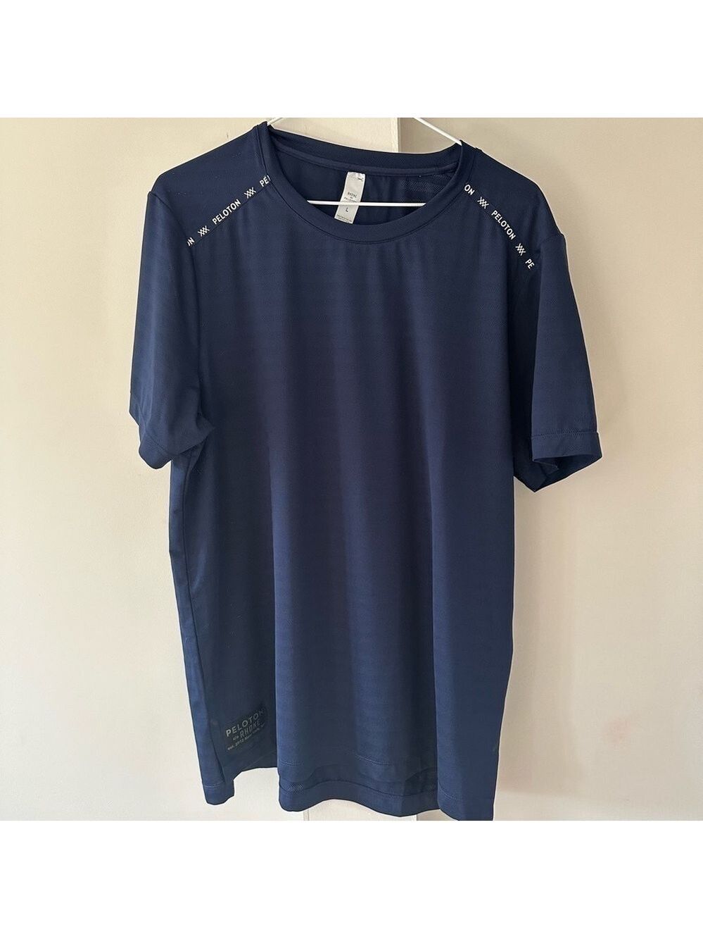 PELETON/RHONE  PERFORMANCE WORK OUT  SHIRT MENS LARGE